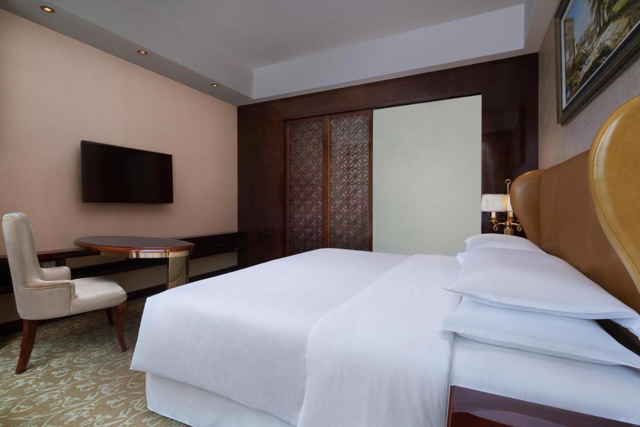 Sheraton Chongqing Hotel Exterior foto